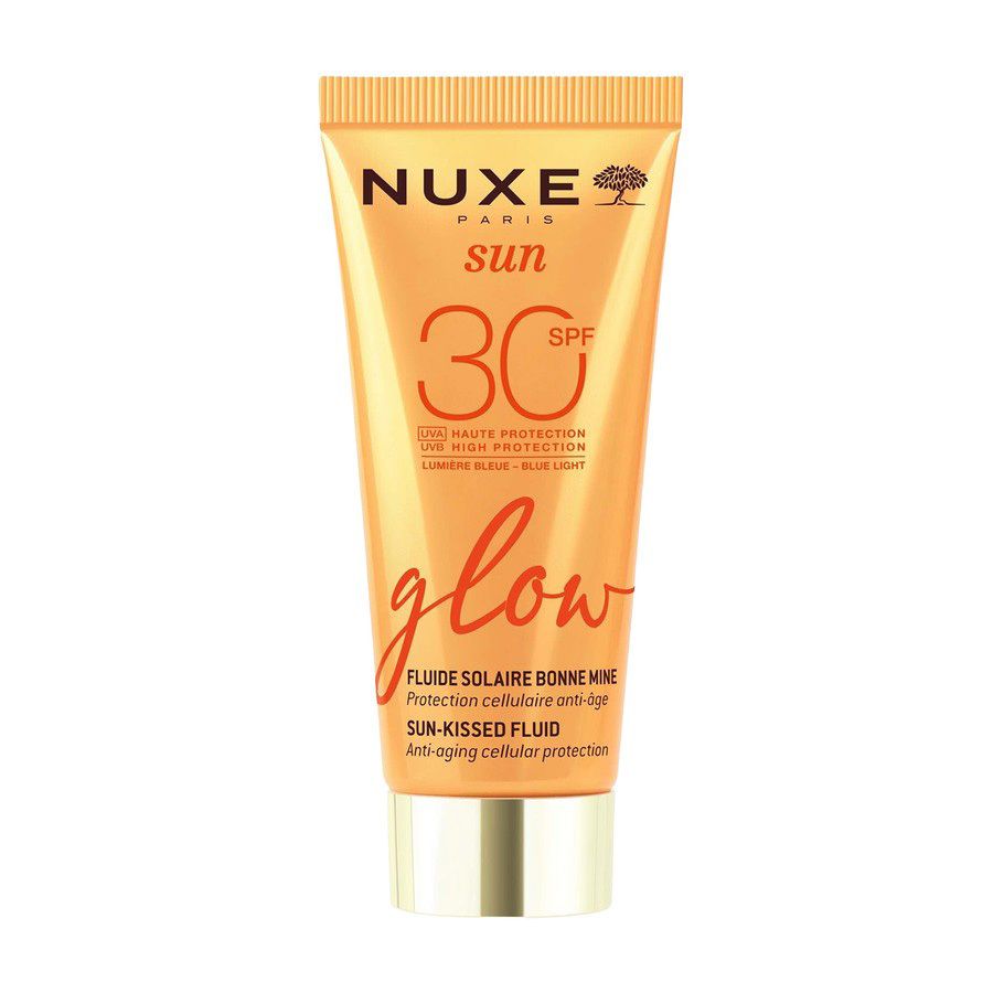 Zonnebrandcrème tube. Nuxe Sun, SPF 30, Glow. Gouden tube met productinformatie.