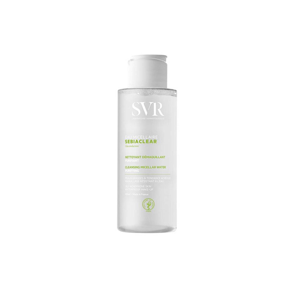 Flacon transparent avec bouchon blanc. Inscriptions: SVR, SEBIACLEAR, NETTOYANT DÉMAQUILLANT, CLEANSING MICELLAR WATER.