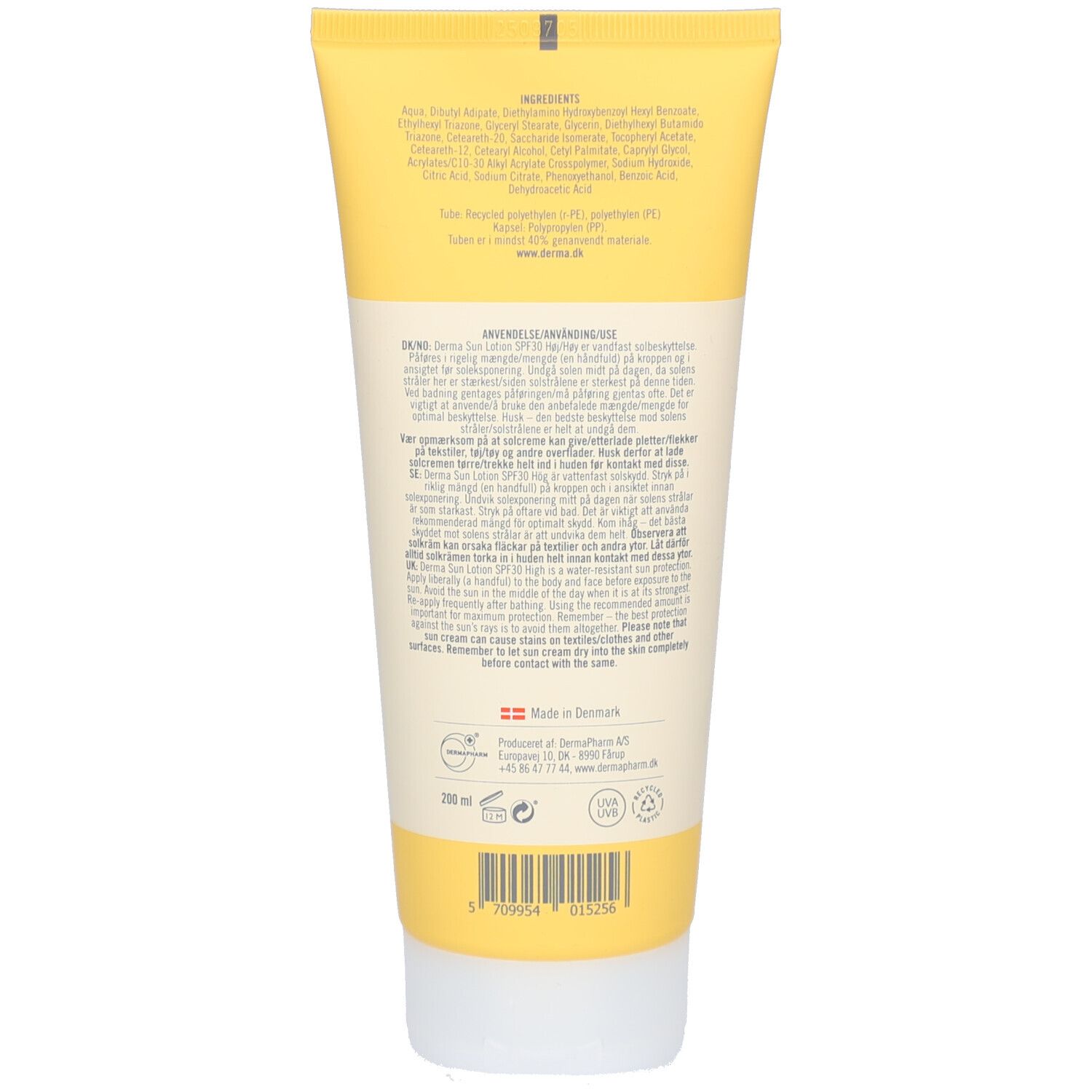 Achterkant van de zonnebrandlotion tube. Bevat tekst in meerdere talen, ingrediënten en fabrikant informatie.