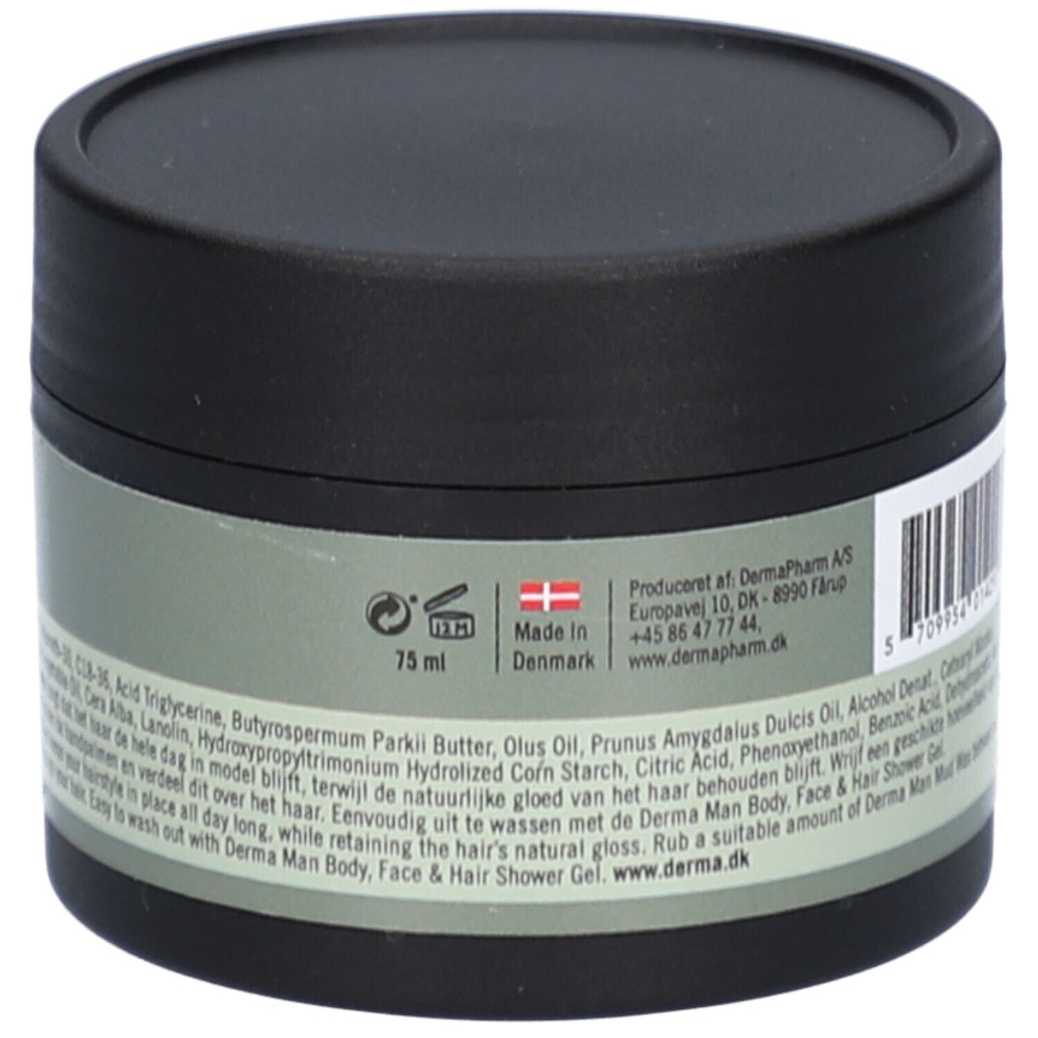 Zwarte pot met deksel. Opschrift: Derma MAN Mud Wax. 75 ml. Gemaakt in Denemarken. Tekst.