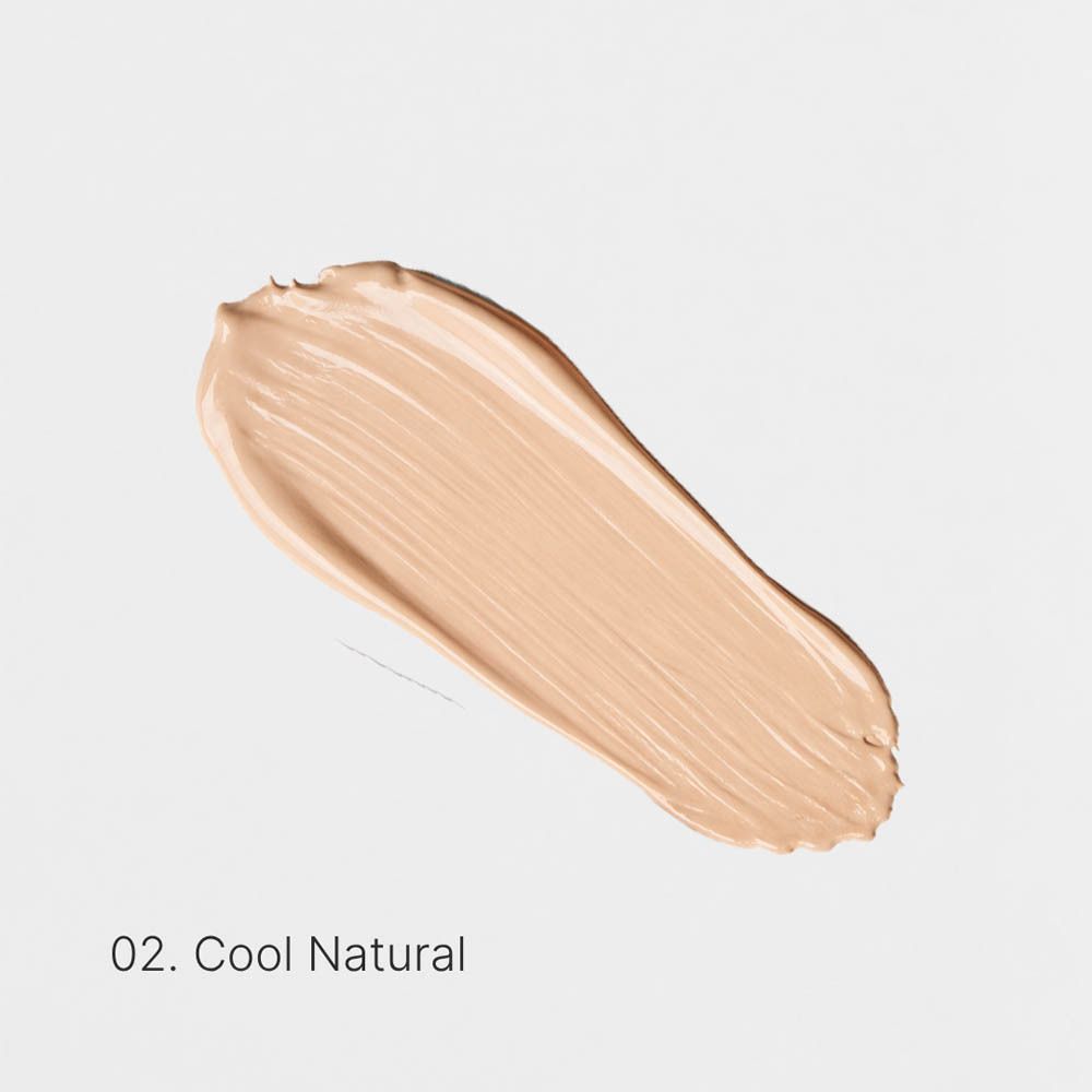 Fles: Couleurs de Noir Serum Foundation SPF30 02. Hydraterende formule, SPF30 breed spectrum bescherming, medium dekking, niet-comedogeen.