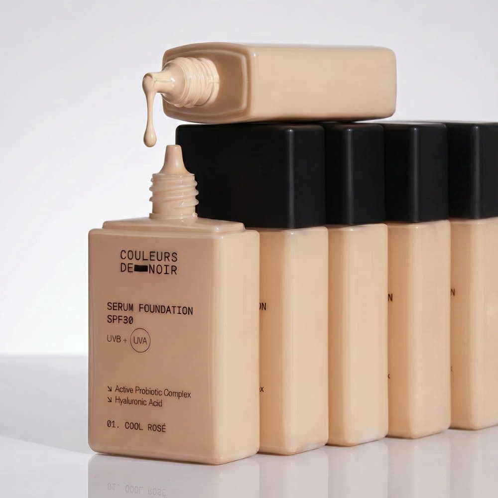Flacon : Couleurs de Noir Serum Foundation SPF30 02 Cool Neutral. Avec Complexe Probiotique et Acide Hyaluronique.
