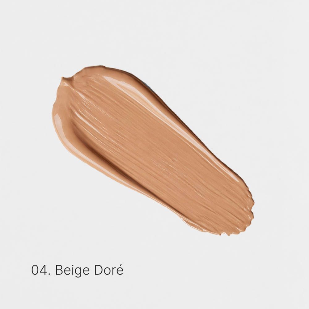 Kleurstaal van Couleurs de Noir Serum Foundation SPF30 04 Beige Doré op grijze achtergrond.