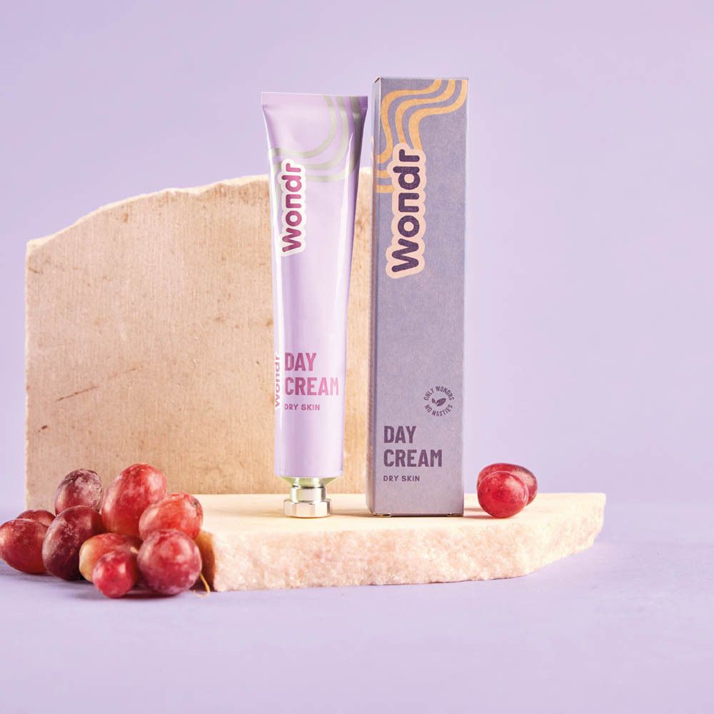 Dos de la boîte avec ingrédients. Design lilas.