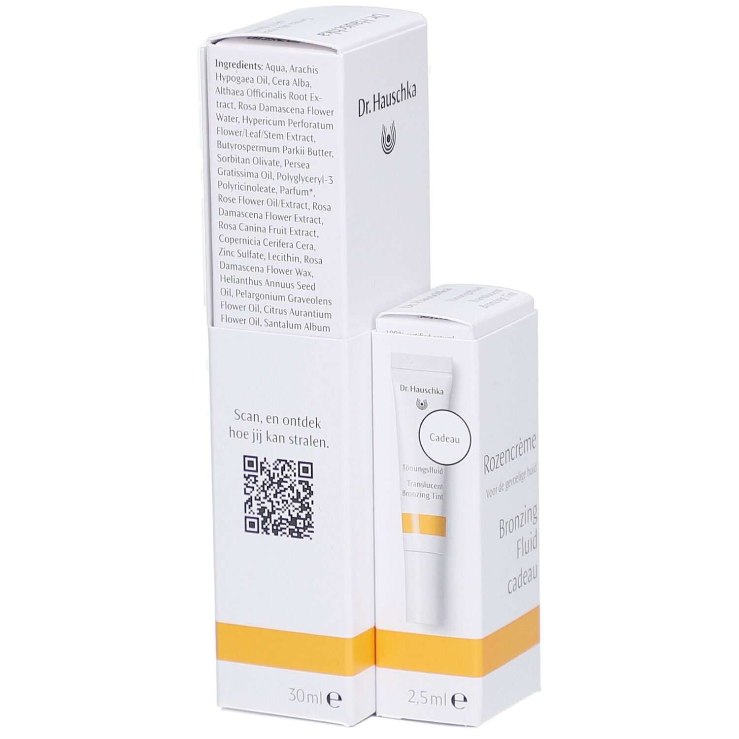 Witte verpakking met ingrediënten en QR-code. Klein product: 2,5 ml. Tekst: Rozencrème, Bronzing Fluid cadeau.