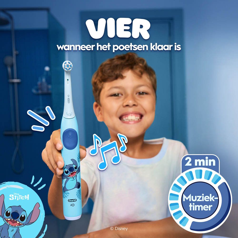 Kind houdt tandenborstel vast. Tekst: Vier het einde van het poetsen. 2 minuten timer.