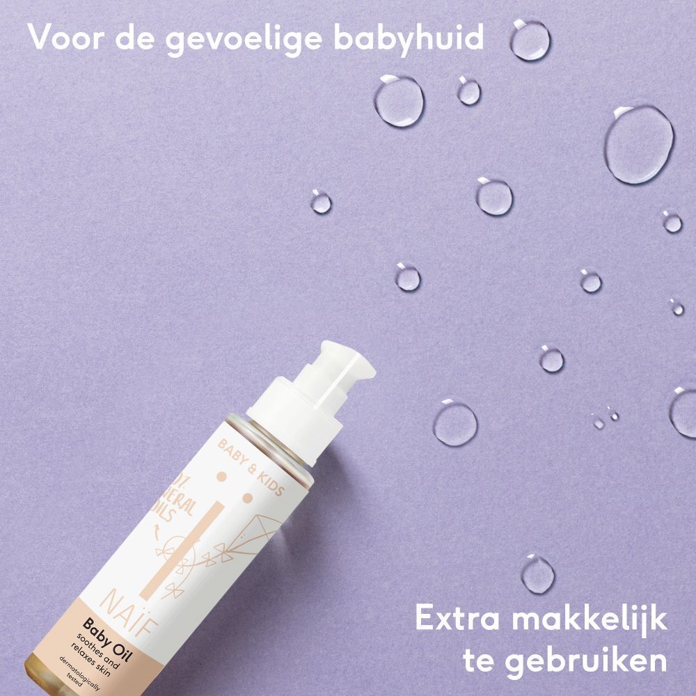Flacon d'huile pour bébé Naïf et gouttes d'eau sur fond violet. Texte : Voor de gevoelige babyhuid.
