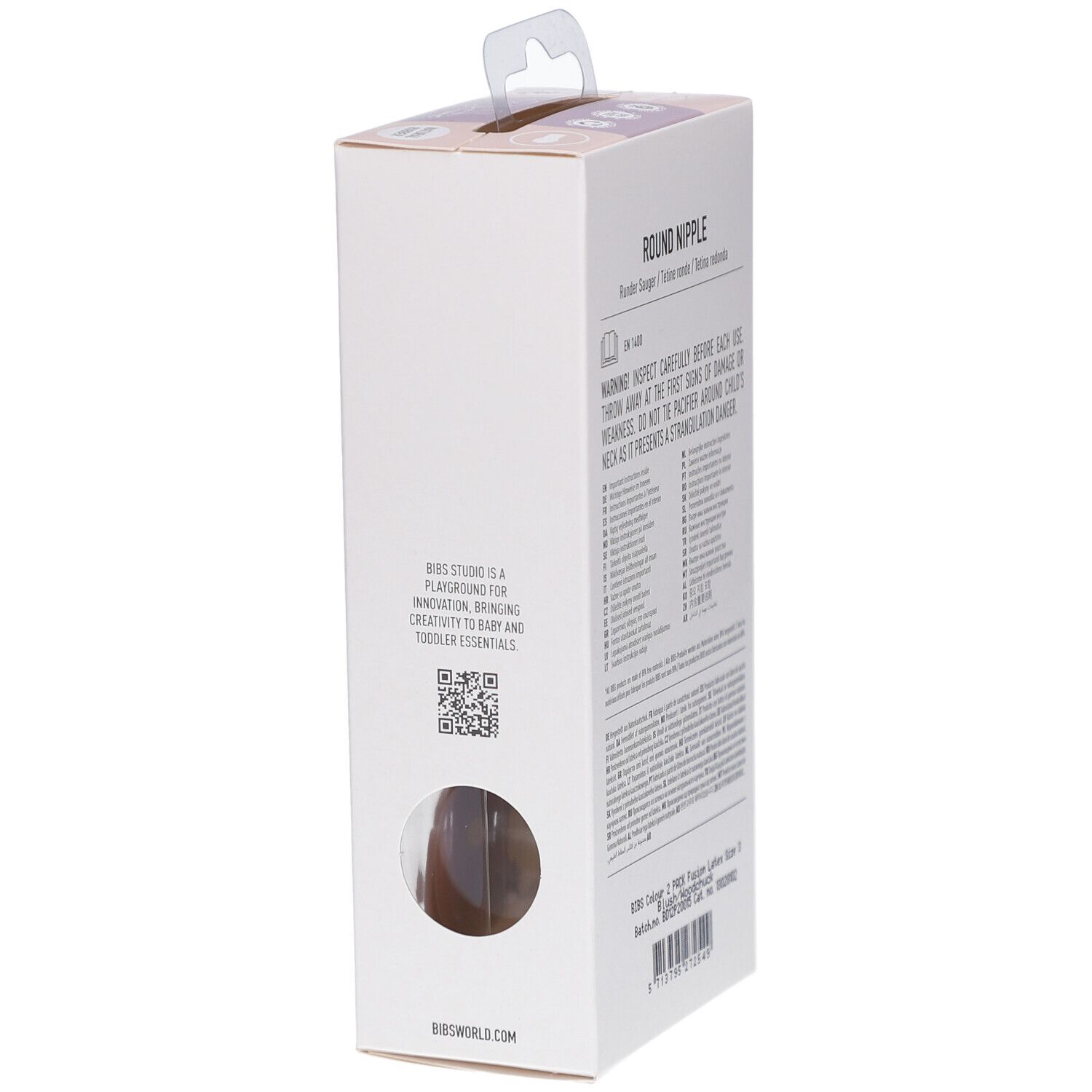 Zijaanzicht van de verpakking. Tekst en QR-code. Venster toont fopspenen. Gemaakt in Denemarken.