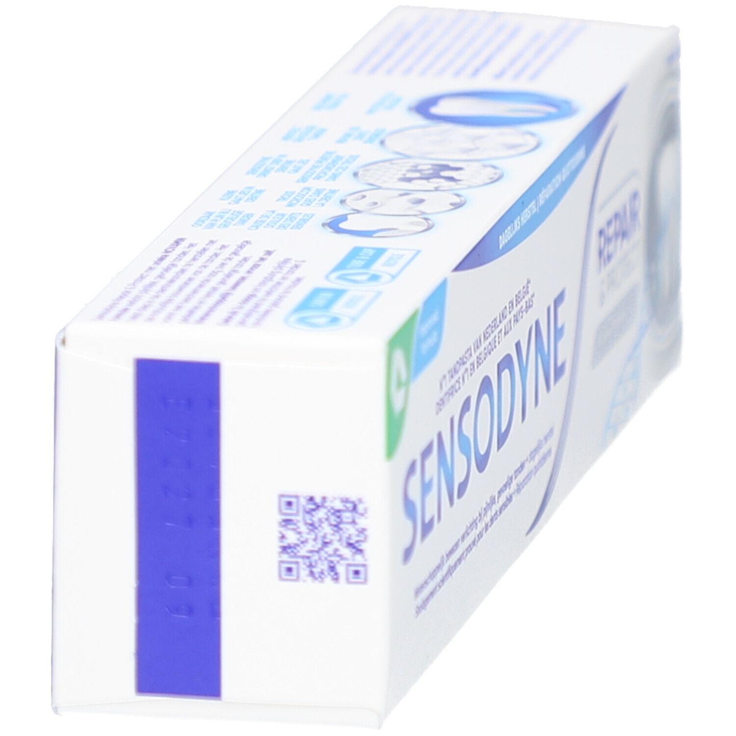 Zijkant van de tandpasta verpakking. Sensodyne. Wit, blauw. QR-code en blauwe strepen.