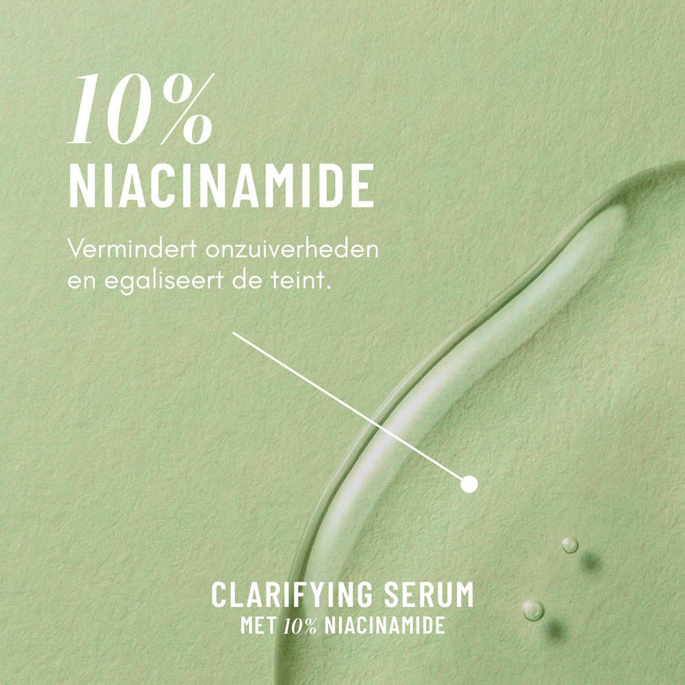 Serumfles met pipet. Label: Clarifying Serum, 10% Niacinamide. Tekst: Vermindert onzuiverheden, egaliseert.