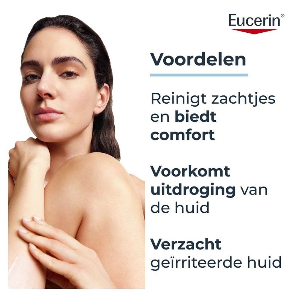 Vrouw met Eucerin AtopiControl Badolie, voordelen: reinigt, verzacht, voorkomt droogheid.