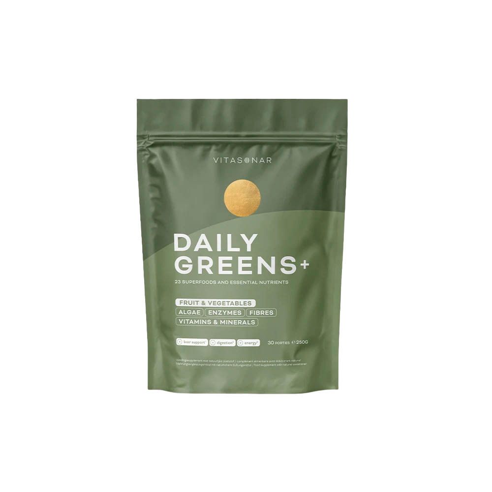 Groene zak "VITASONAR DAILY GREENS+". Bevat 23 superfoods en essentiële voedingsstoffen. Opschrift: fruit & groenten, enzymen, vitaminen & mineralen.