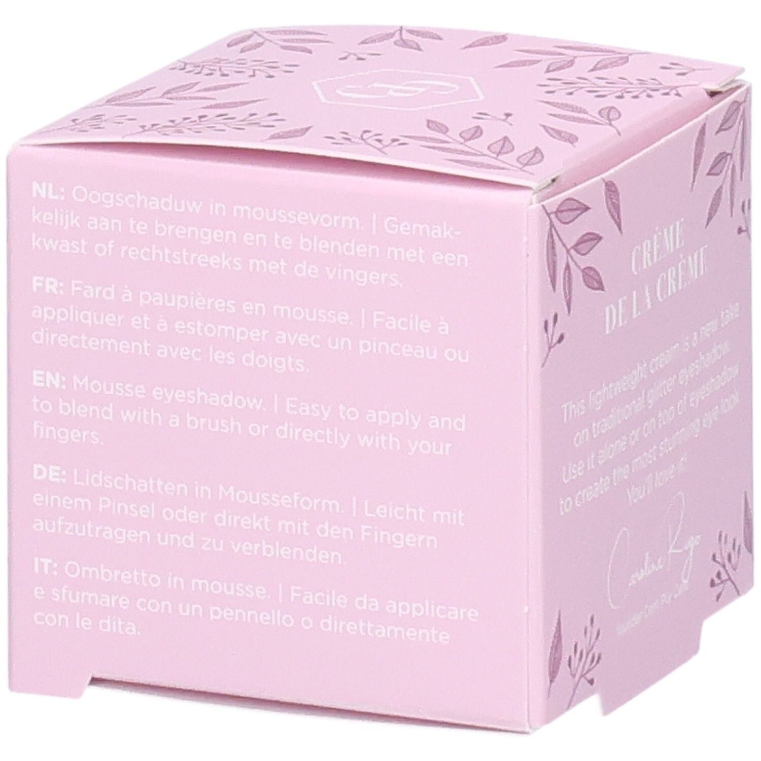 Boîte rose avec texte: Crème de la Crème. Instructions multilingues d'utilisation. Texte: Caroline Rigo.