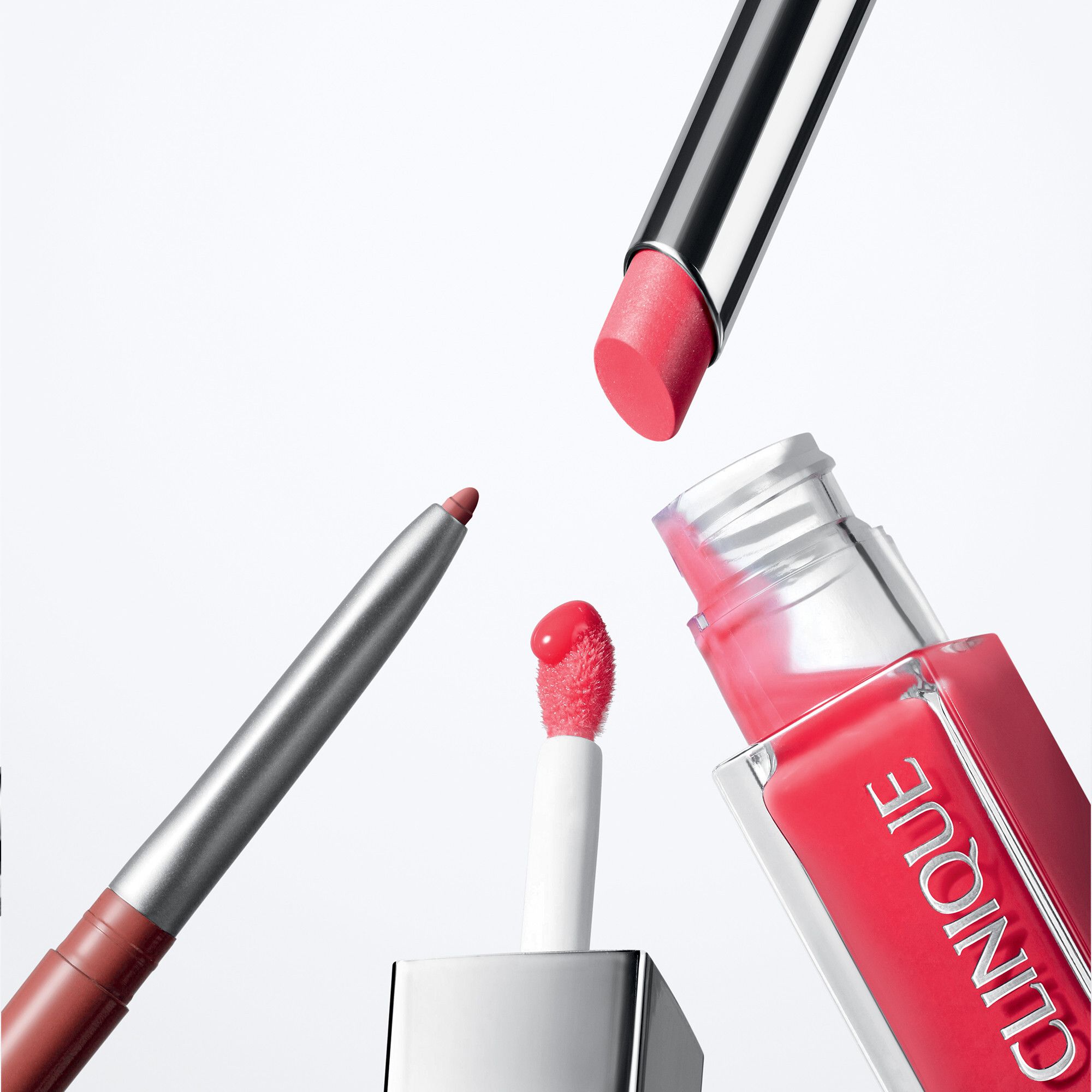 Clinique-producten: lippenstift, lipgloss en Quickliner™. Verschillende vormen en kleuren.