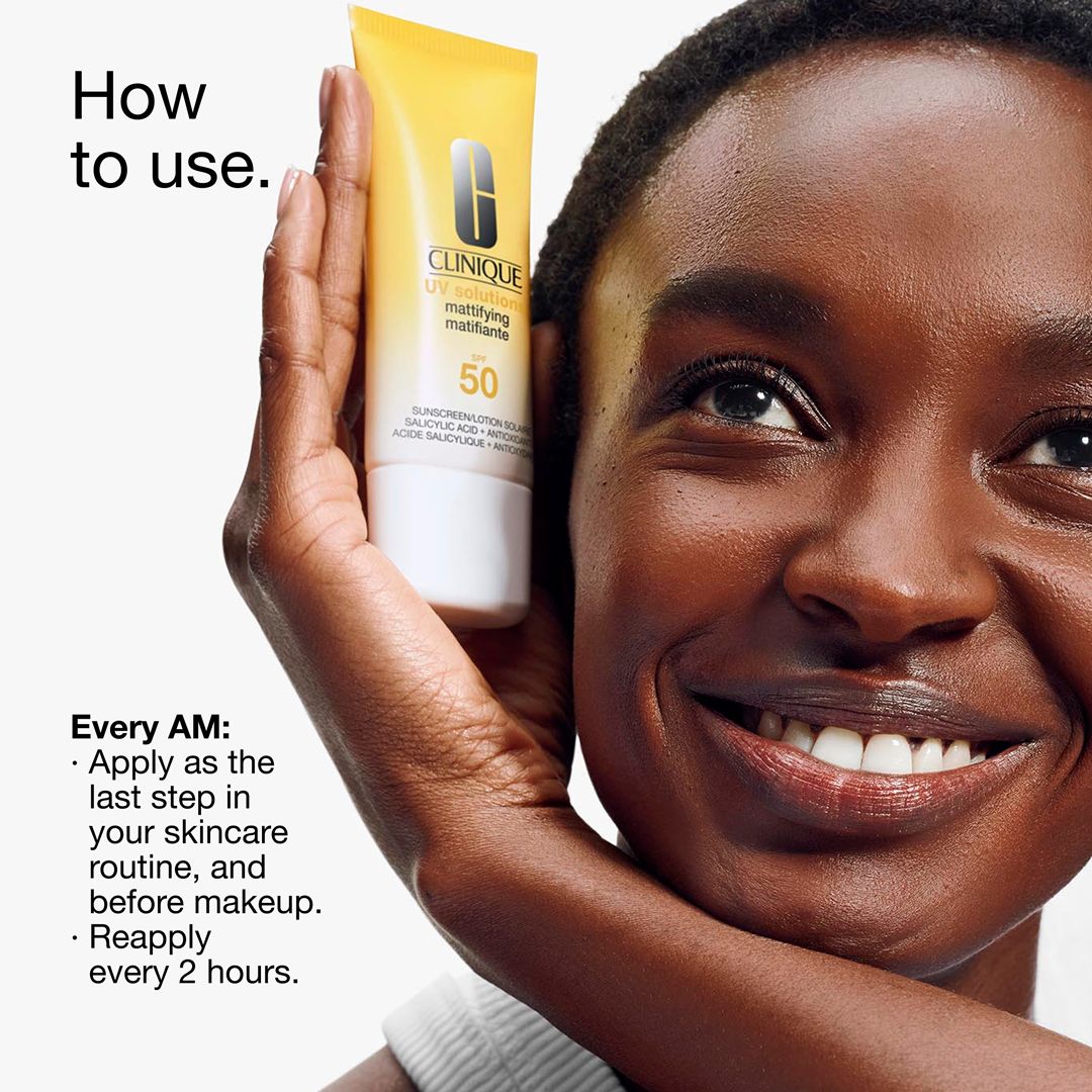 Persoon houdt tube Clinique UV Solutions vast. Tekst: Gebruiksaanwijzing. 's Ochtends en om de 2 uur aanbrengen.