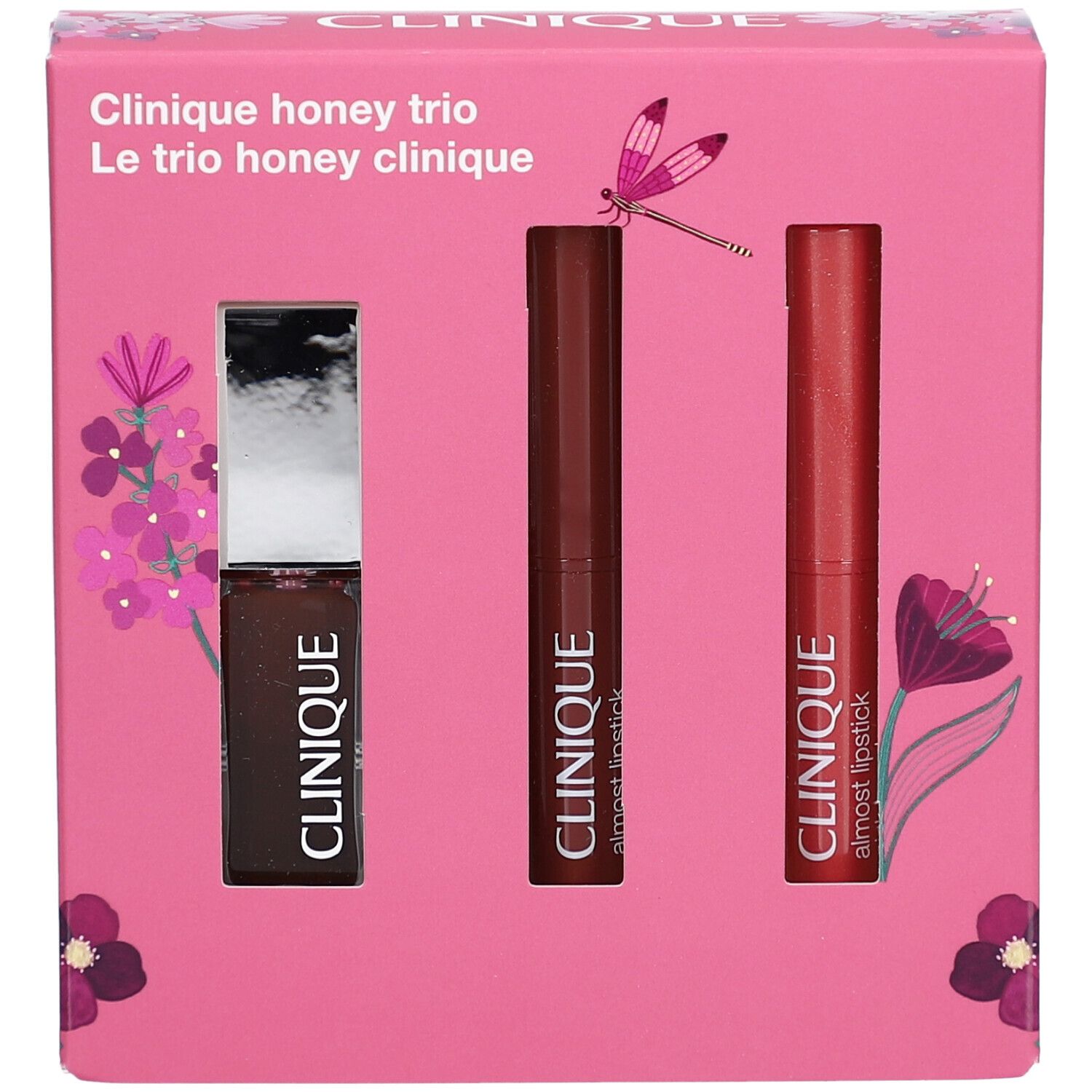 Roze geschenkverpakking met drie cosmetica producten. Producten: lipgloss en twee lippenstiften. Tekst "Clinique honey trio".