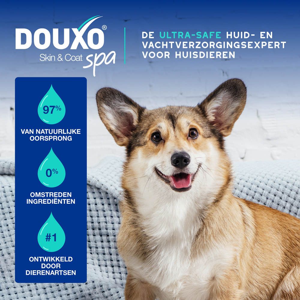 Douxo SPA Spray fles met sproeikop, vooraanzicht.