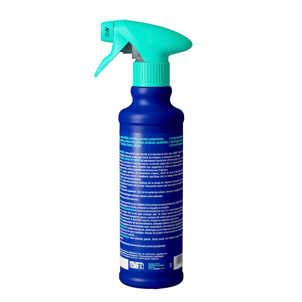 Zijaanzicht van de Douxo SPA Spray fles met sproeikop.