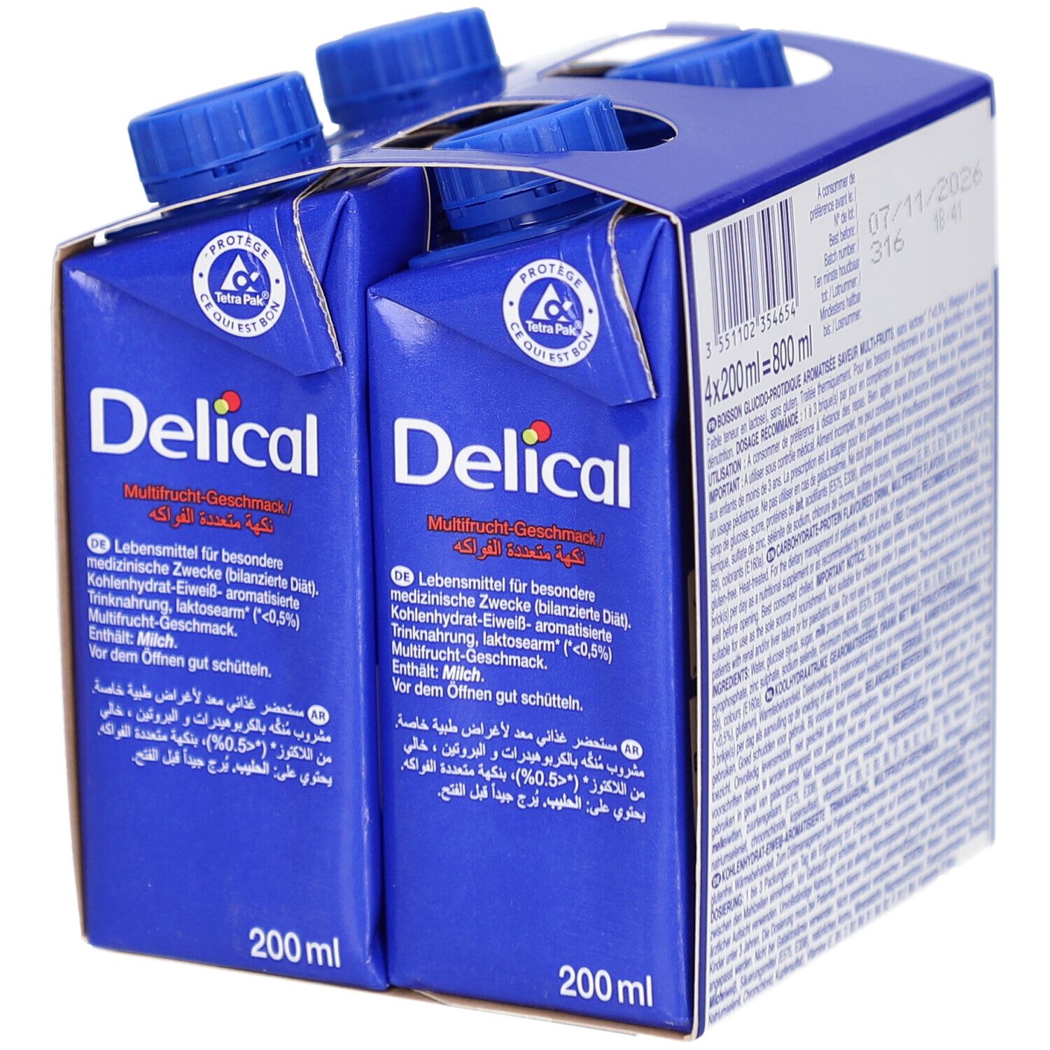 Achterkant van de blauwe verpakking met vier drankjes. Meertalige tekst. Houdbaarheidsdatum: 07/11/2026.