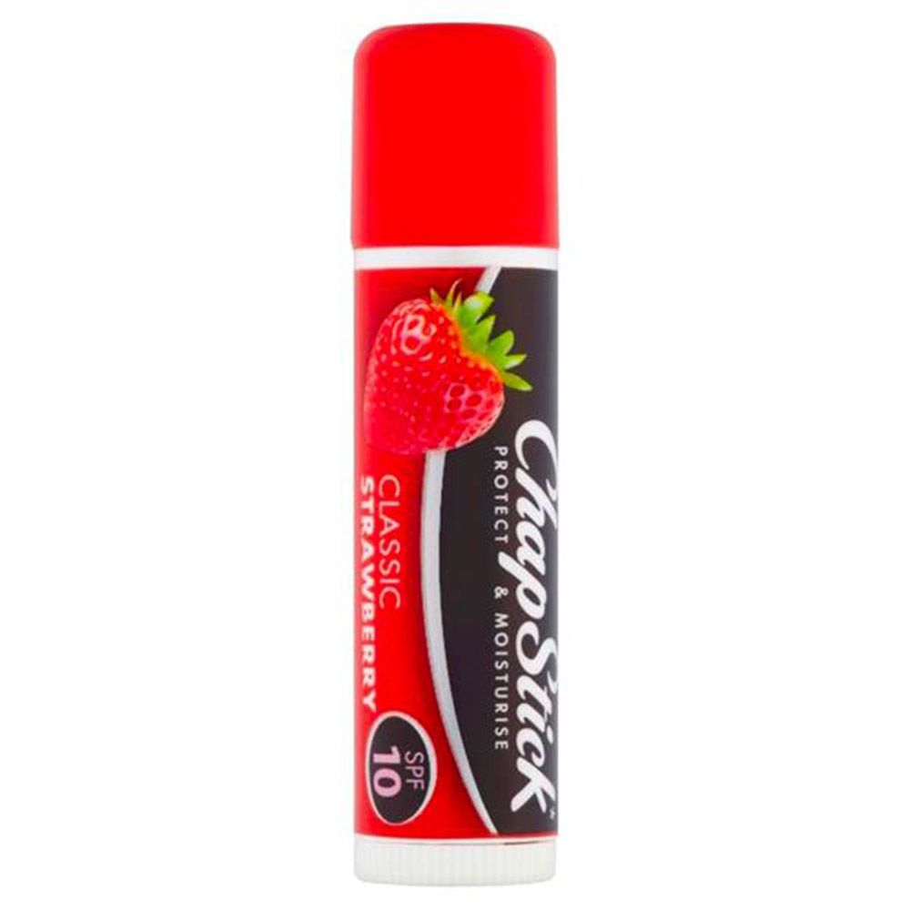 Stick à lèvres rouge. Inscription: ChapStick, Classic Strawberry, SPF 10. Illustration d'une fraise.