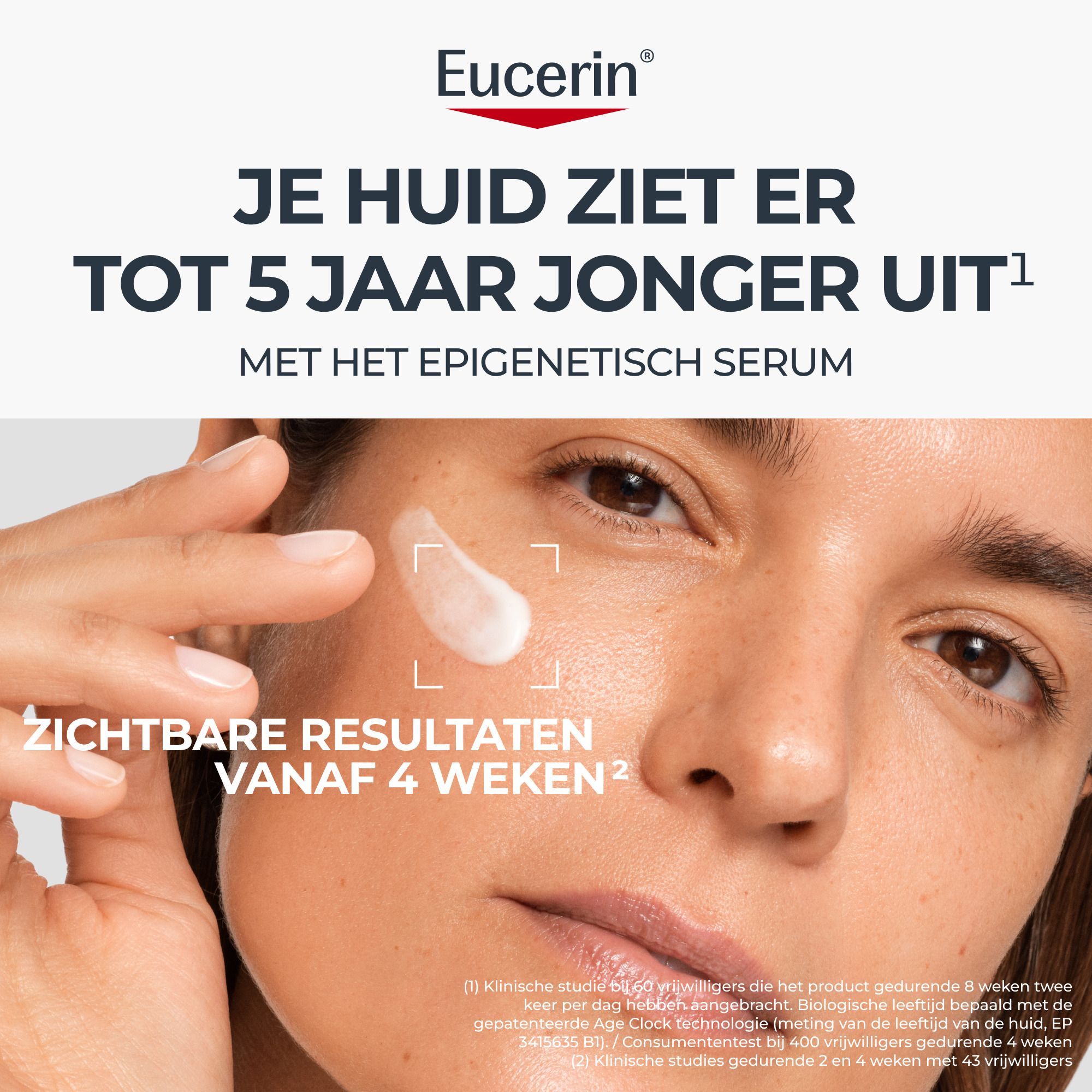 Een vrouw brengt Eucerin Hyaluron-Filler + Longevity Serum aan op haar huid.