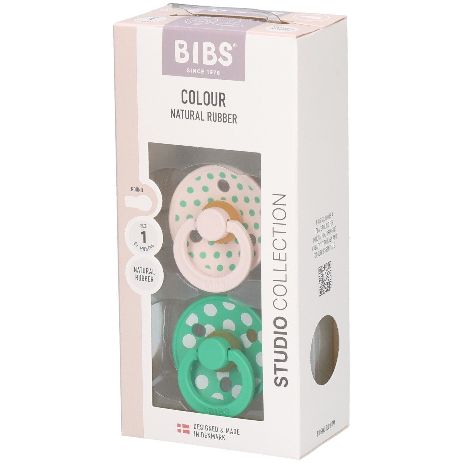 Verpakking met twee fopspenen. Roze en groene spenen met witte stippen. Merk: BIBS. Natuurrubber.