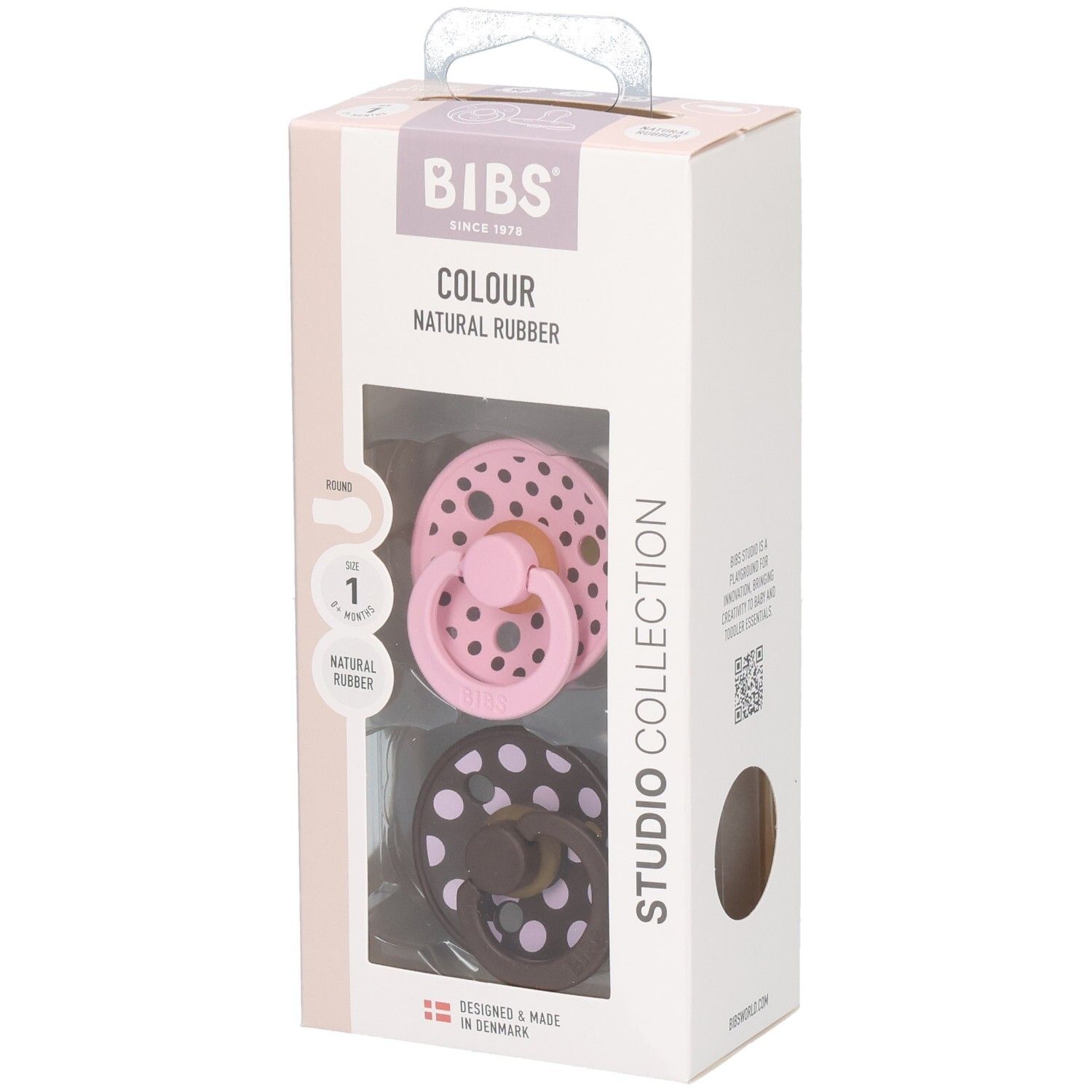 Verpakking met twee fopspenen. Roze en bruin met witte stippen. Merk: BIBS. Transparant venster.
