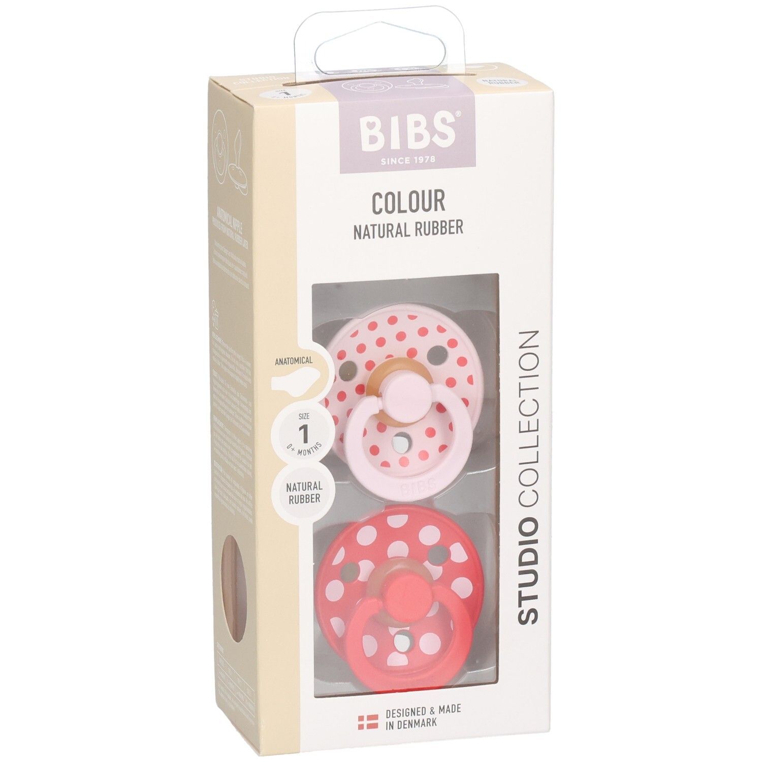 Verpakking met twee fopspenen. Rode en roze fopspeen met witte stippen. Merk BIBS, Studio Collection. Anatomisch, natuurlijk rubber.