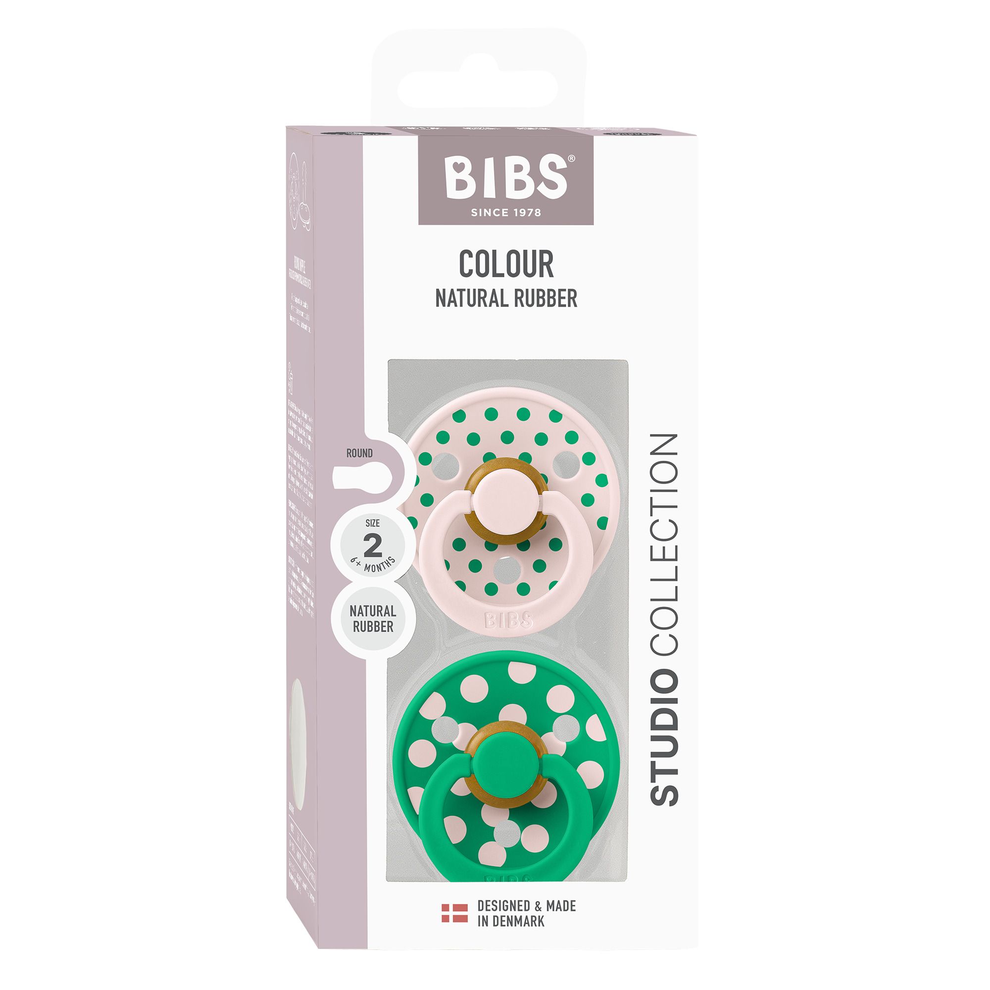 Verpakking met twee fopspenen. Roze en groene spenen met witte stippen. Merk: BIBS. Natuurrubber.
