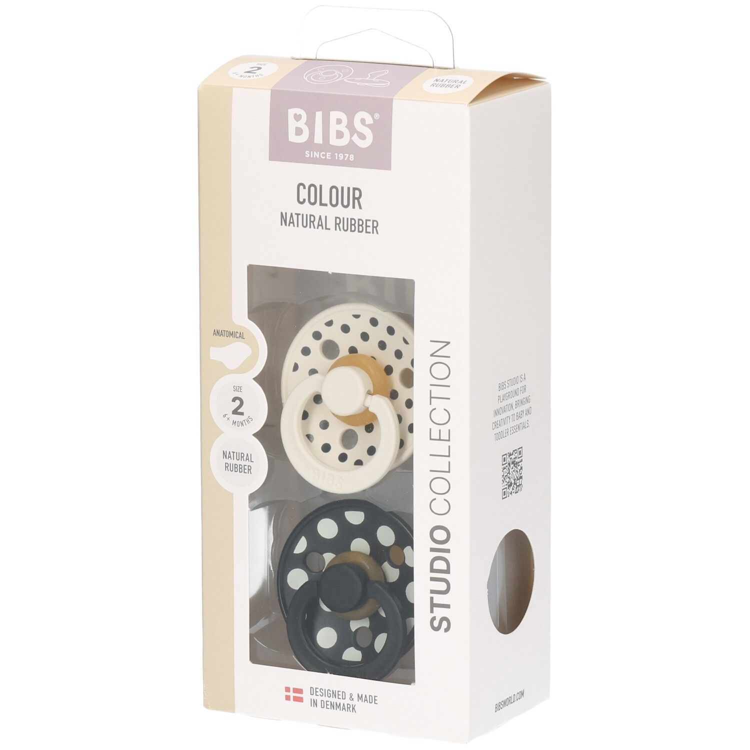 Verpakking met twee BIBS Colour Natural Rubber fopspenen. Polka dot design. Transparant venster.