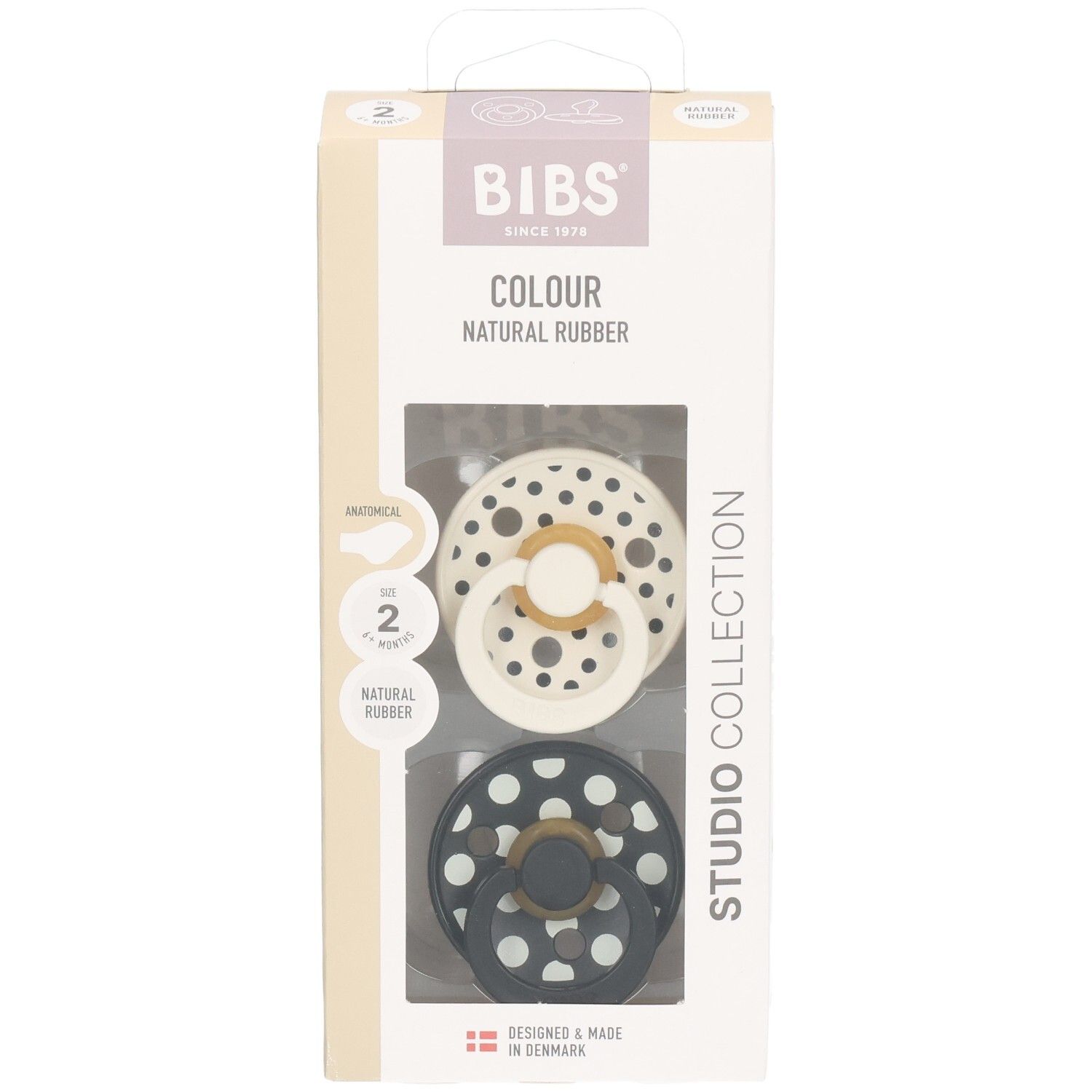 Verpakking met twee BIBS Colour Natural Rubber fopspenen. Polka dot design. Transparant venster.