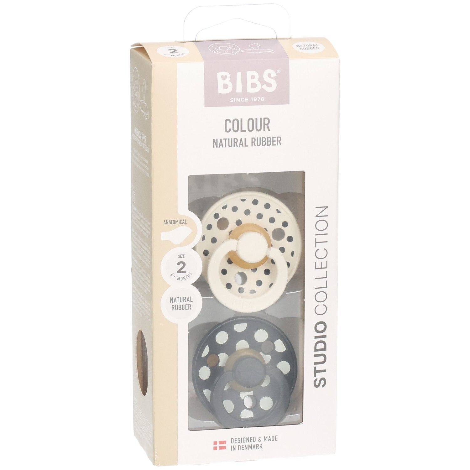 Verpakking met twee BIBS Colour Natural Rubber fopspenen. Polka dot design. Transparant venster.