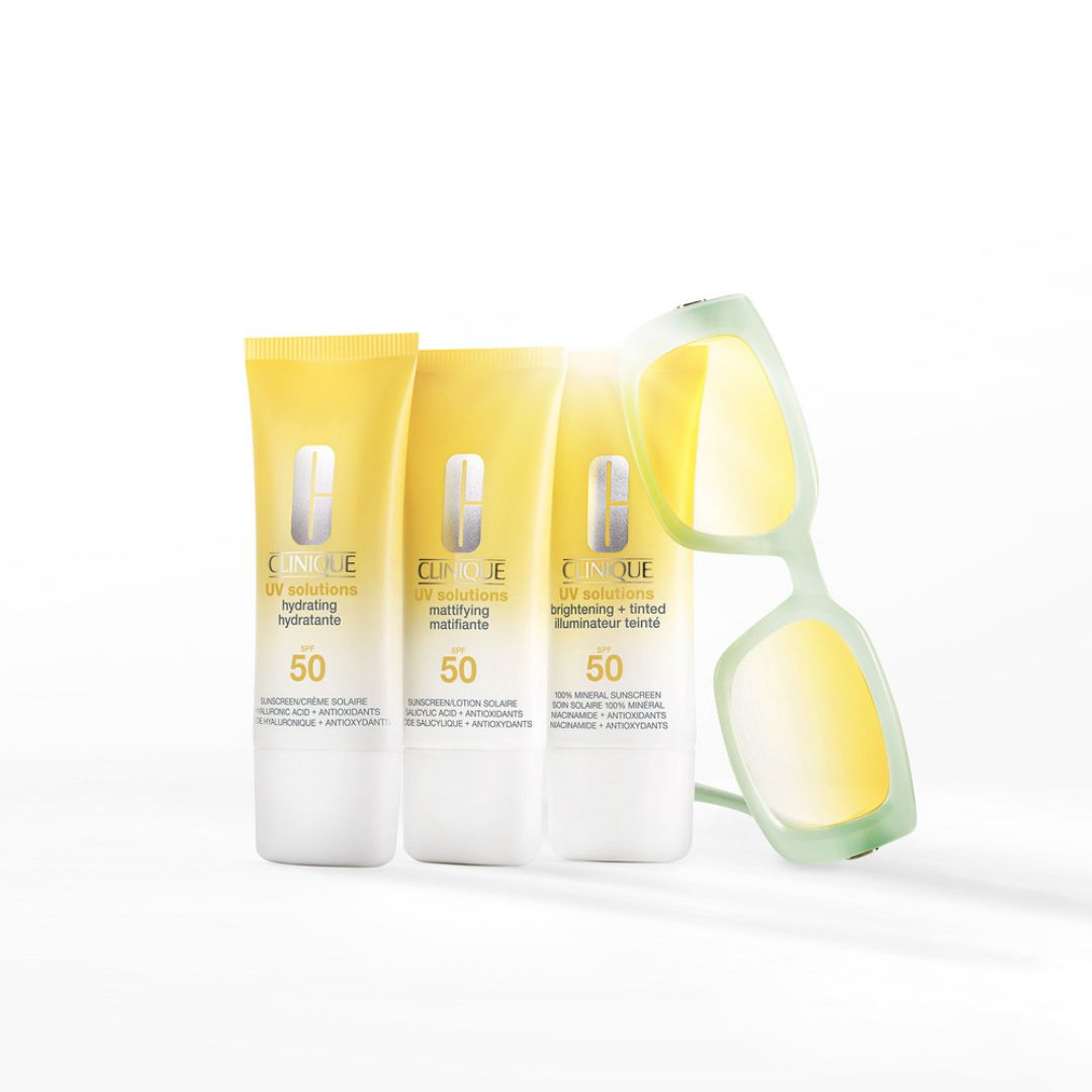 Côté de la boîte de crème solaire Clinique avec informations sur l'application et le produit.
