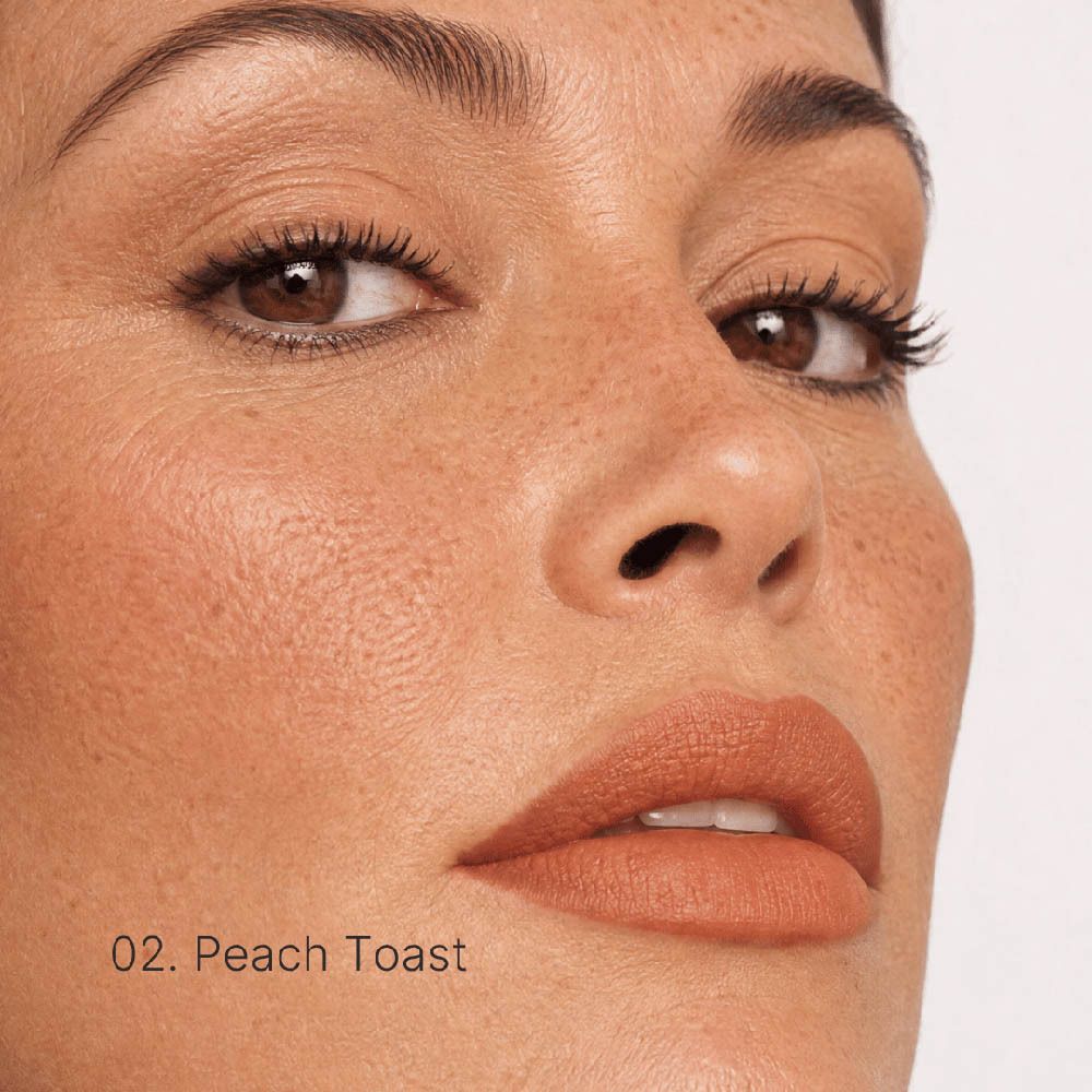 Lipliner 'Couleurs de Noir Peptide Lip Contour 02 Peach Toast' met tekst en kleurstalen.