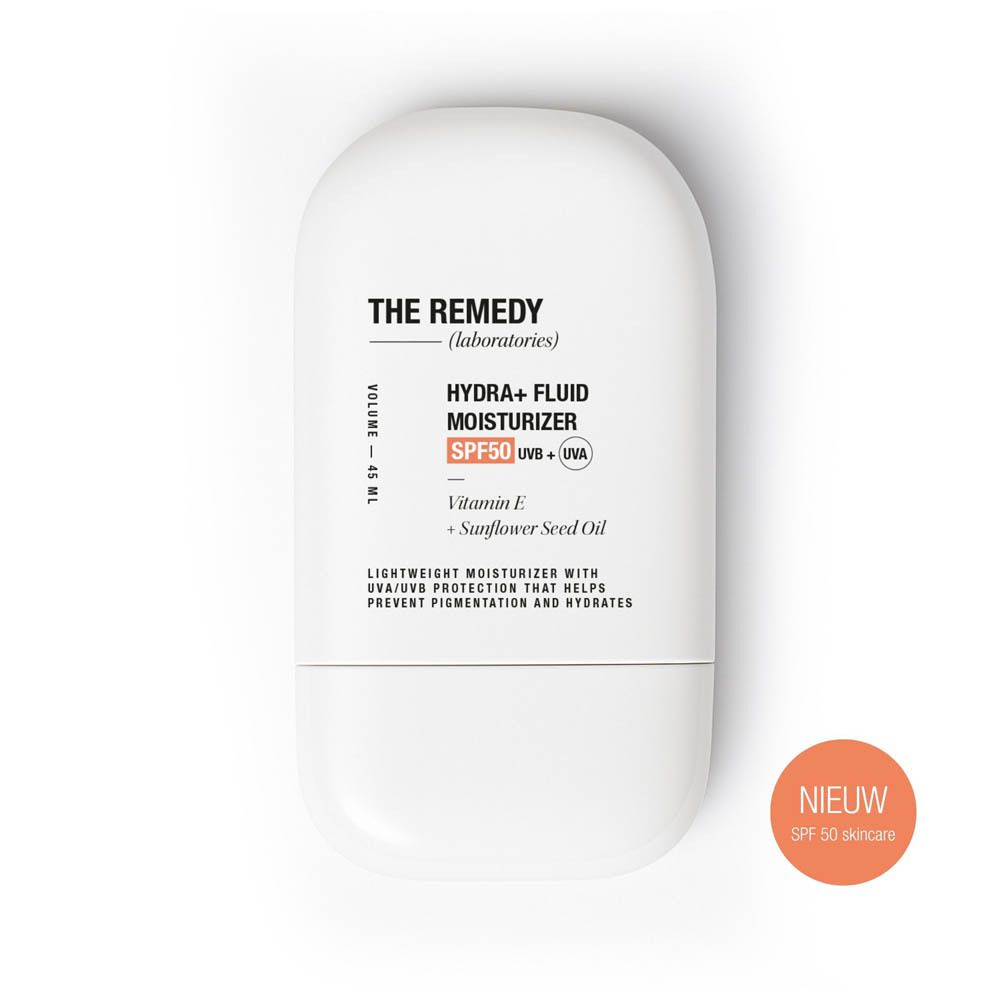 Fles: Hydra+ Fluid Moisturizer SPF50, wit, met oranje 'Nieuw'-sticker.