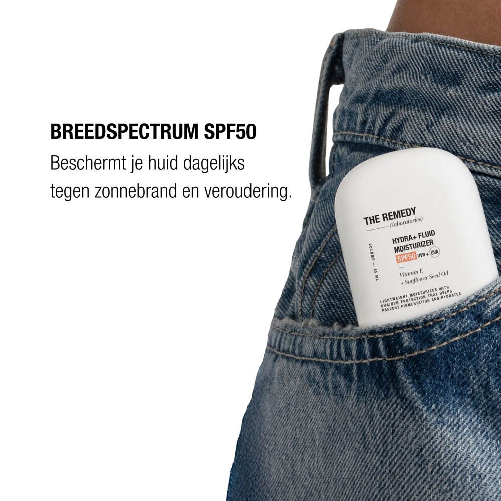 Hydra+ Fluid Moisturizer SPF50 in een jeanszak, 'Breed spectrum SPF50'.
