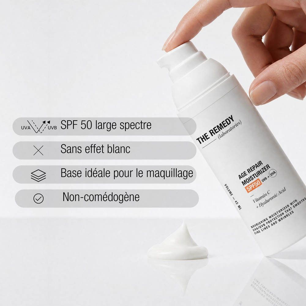 Flacon blanc avec pompe, 45 ml. Contient de la vitamine C et de l'acide hyaluronique.