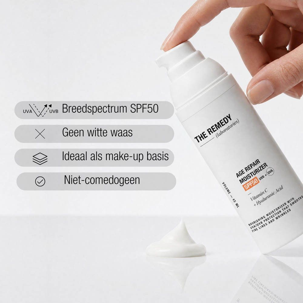 Witte fles met pompdosering, 45 ml. Bevat Vitamine C en Hyaluronzuur.