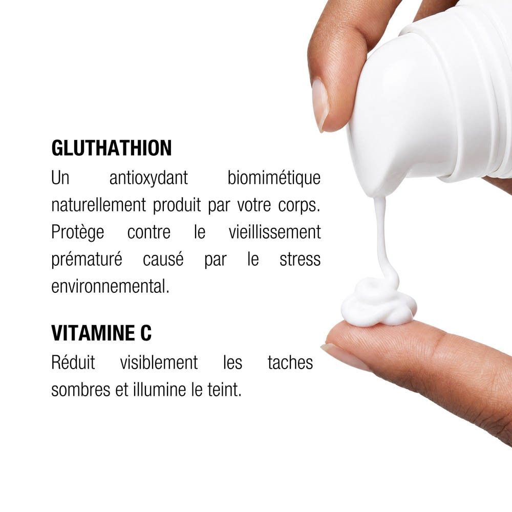 Flacon blanc avec pompe, 45 ml. Contient de la vitamine C et de l'acide hyaluronique.