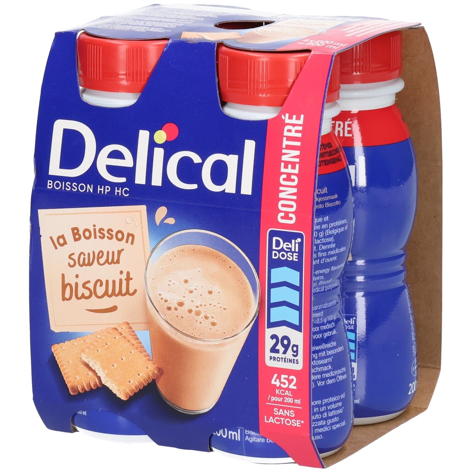 Verpakking met vier flessen Delical Concentraat Biscuit. Blauwe flessen met rode dop. Opschriften: Delical, biscuit smaak, 29g eiwitten.