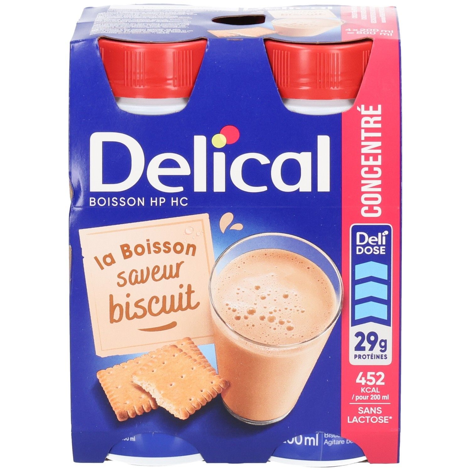Verpakking met vier flessen Delical Concentraat Biscuit. Blauwe flessen met rode dop. Opschriften: Delical, biscuit smaak, 29g eiwitten.