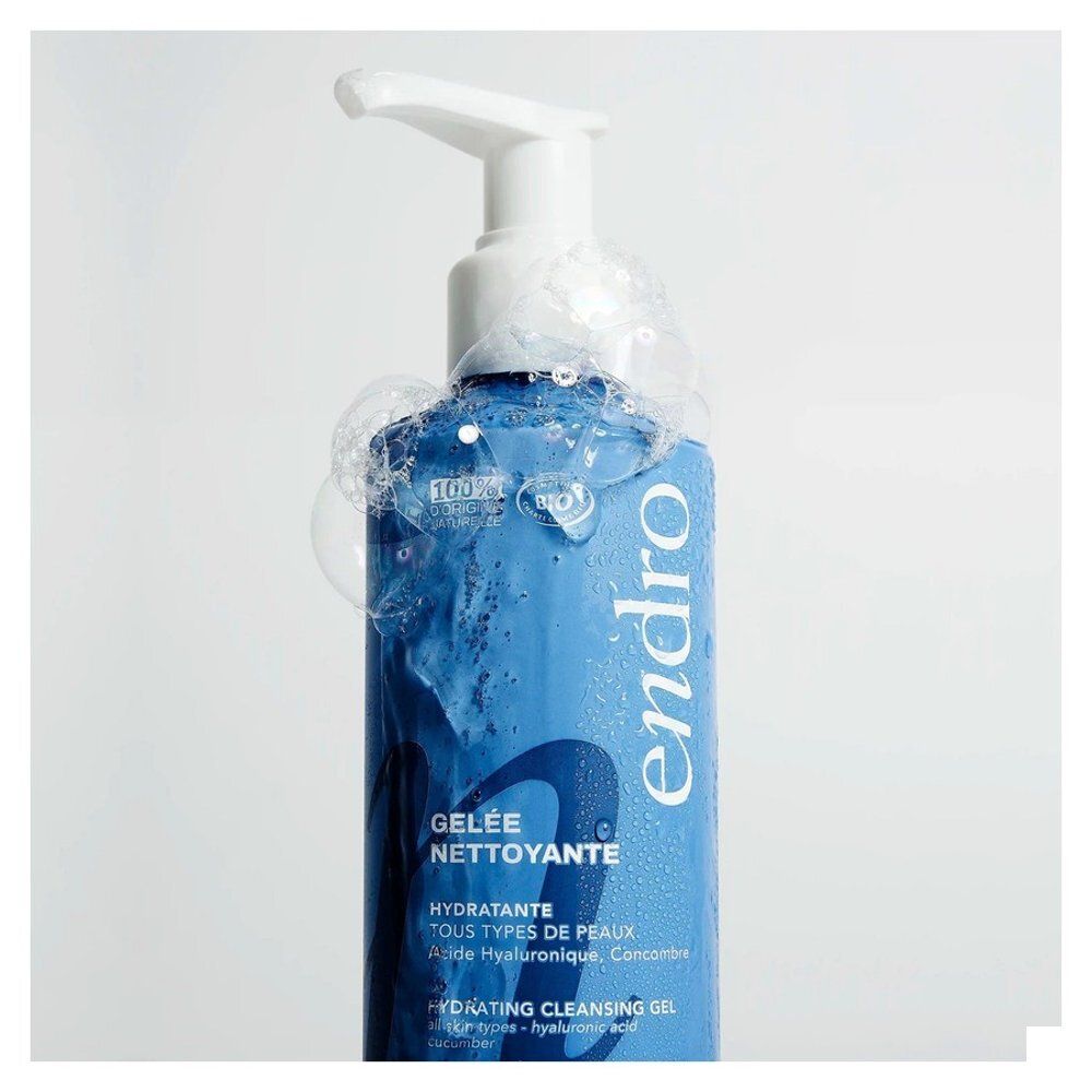 Achterkant van een blauwe fles met pompdosering, Endro Gel Nettoyant.