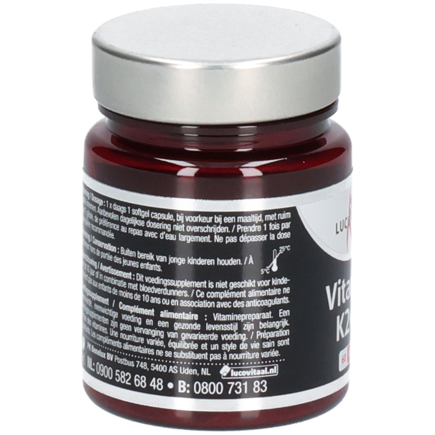 Bruine glazen fles met zilveren dop. Opschrift: Lucovitaal, Vitamine K2+D3. Tekst op achterkant.