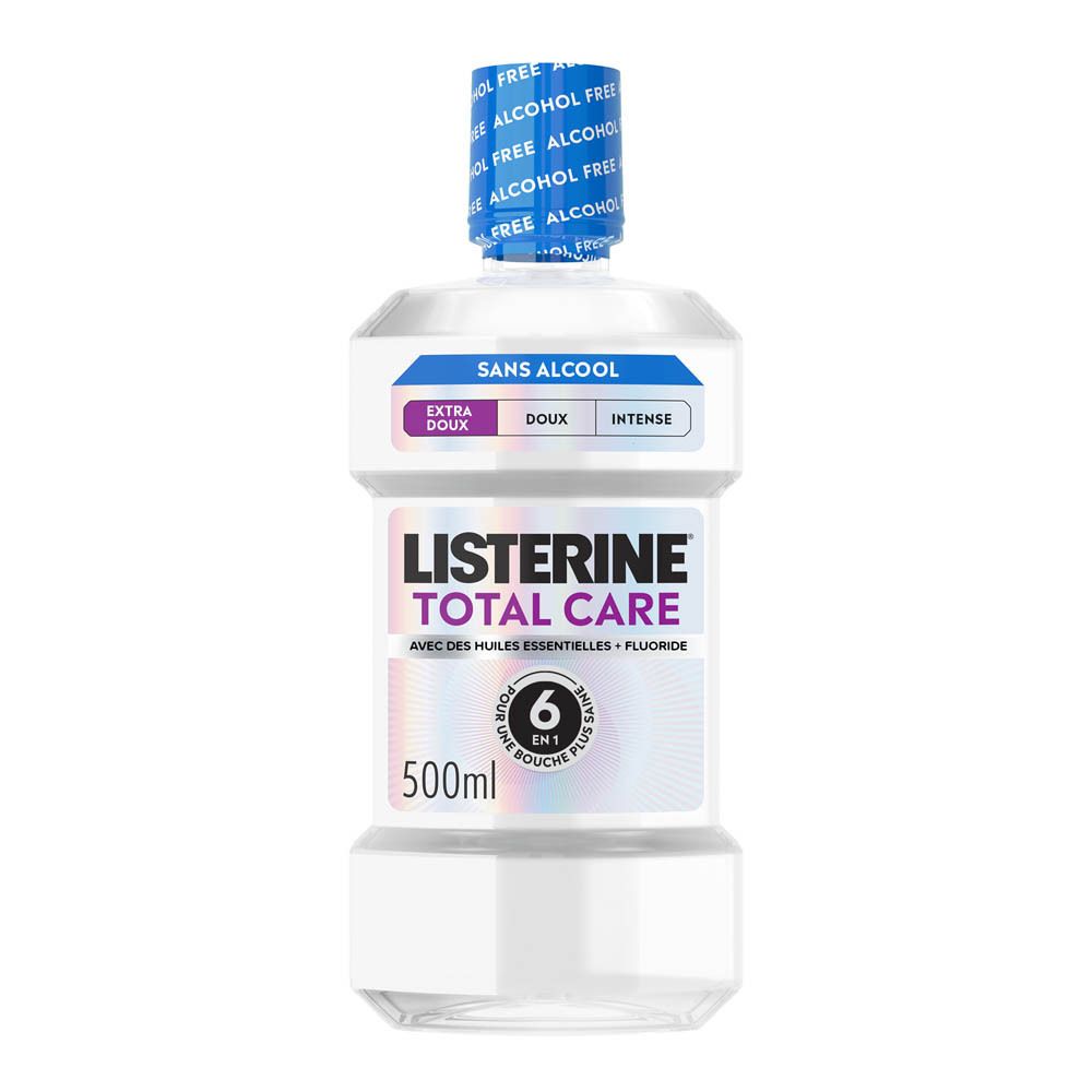 Bain de bouche Listerine Total Care Extra Doux, bouteille avec focus sur l'étiquette.