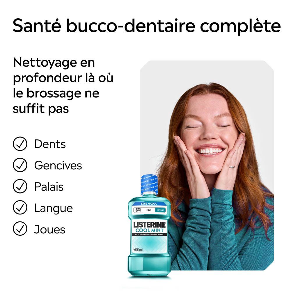 Bouteille de bain de bouche Listerine Cool Mint, 500ml, à côté d'une femme souriante.