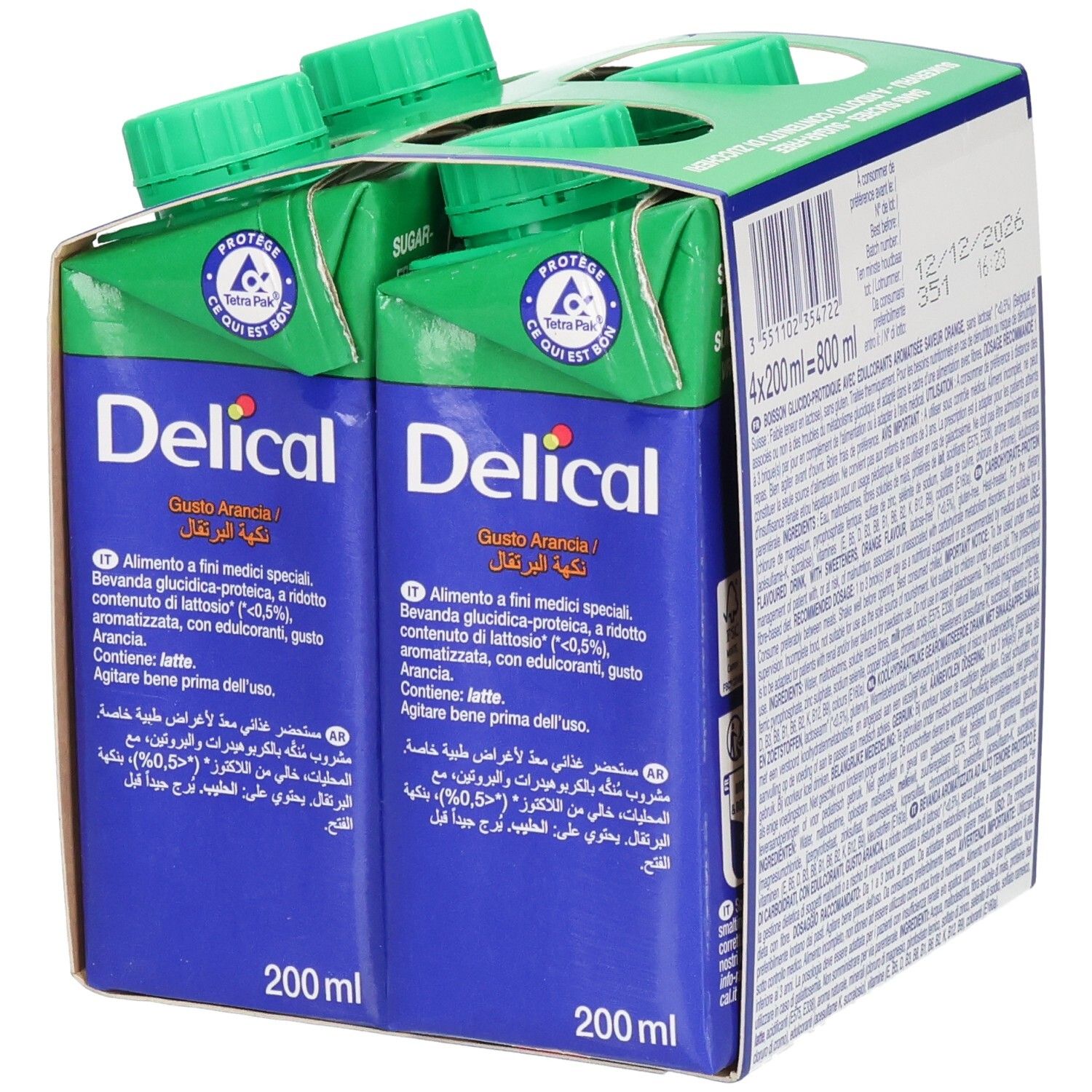 Achterkant van de verpakking van vier Delical Fruitdrink. Meertalige tekst, houdbaarheidsdatum.