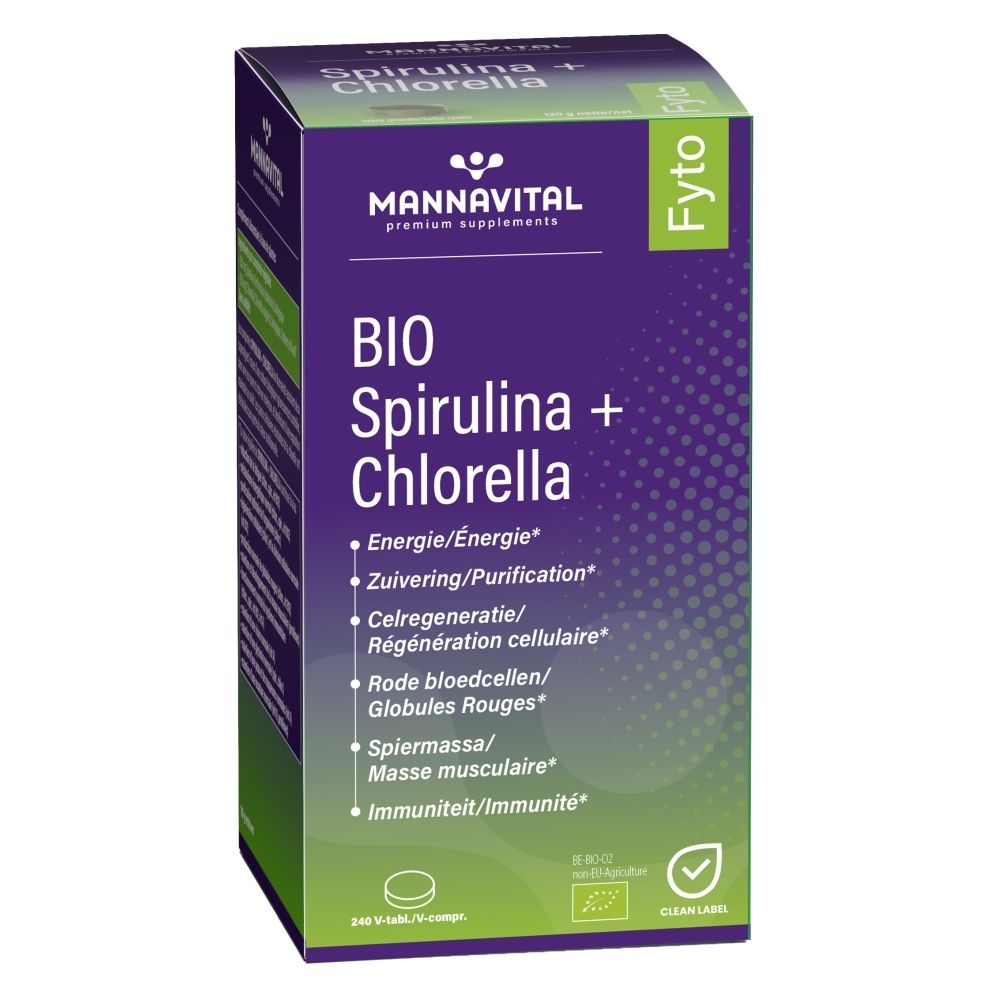 Mannavital Bio Spirulina + Chlorella kartonnen doos, vooraanzicht. Paars en groen met productnaam en informatie.