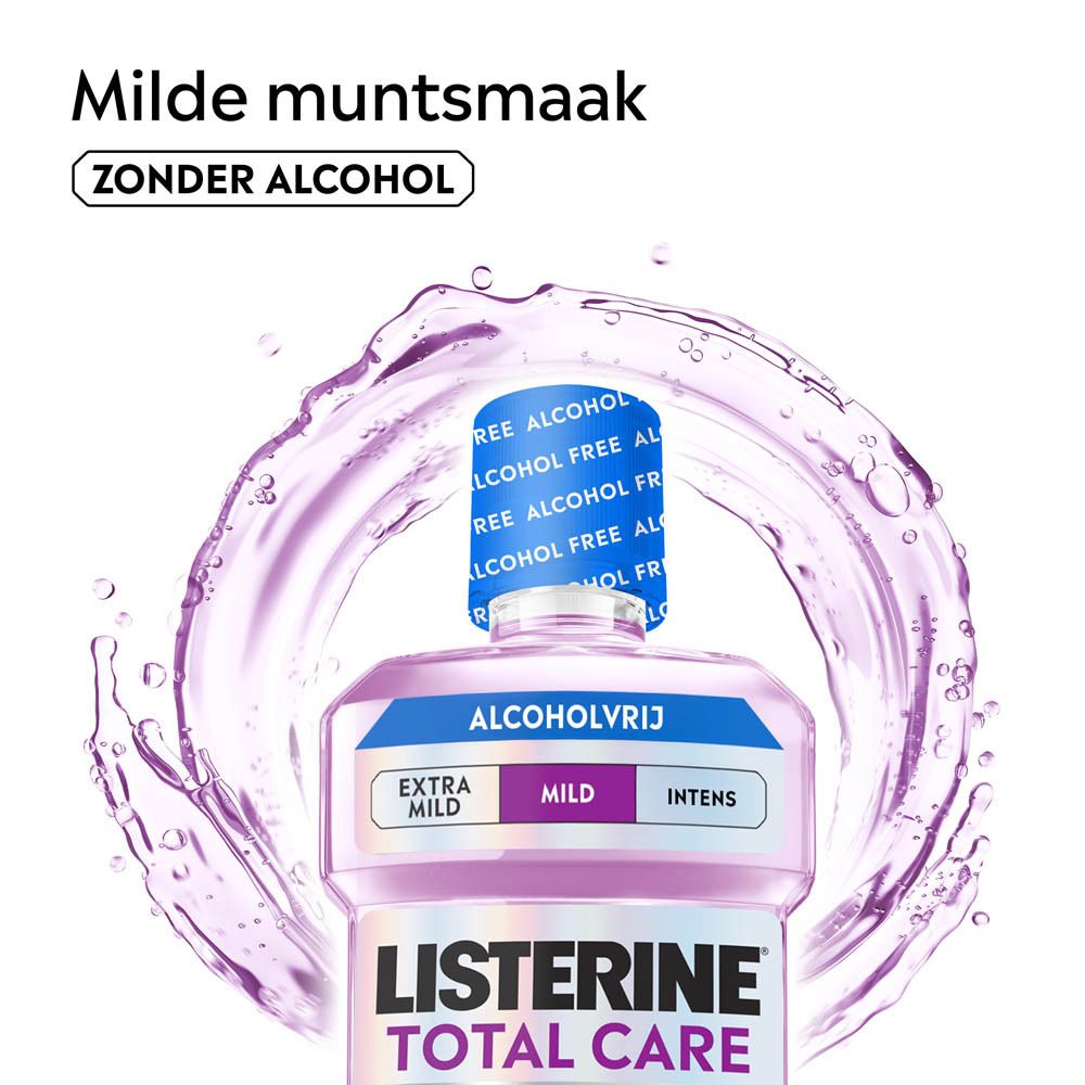 Fles LISTERINE Total Care mondspoeling met een lachende man.