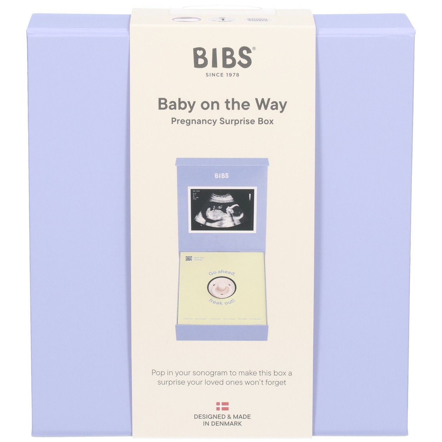 Lichtblauwe geschenkdoos met opdruk. Op de voorkant staat "Baby on the Way". Bevat ruimte voor een echo.