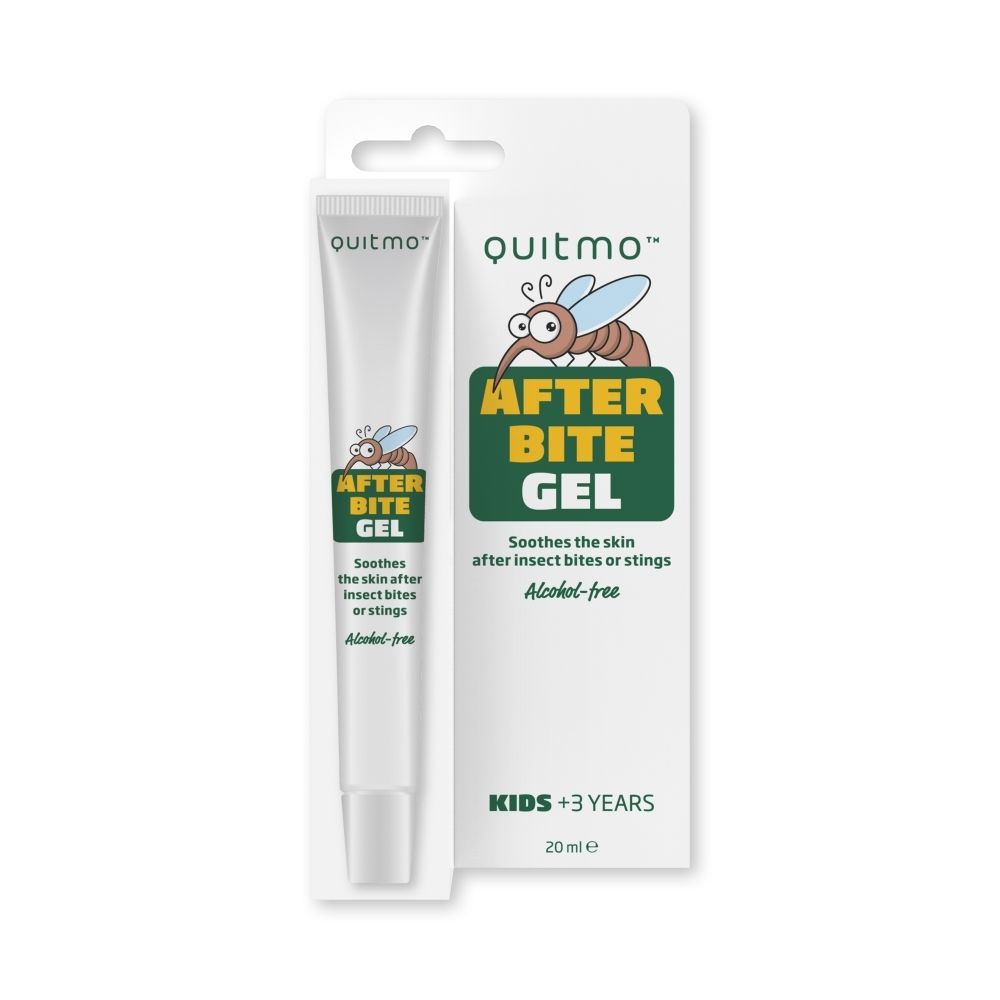 Quitmo Bee Sting Patch verpakking, 5 stuks. Toont een bij en een pleister.